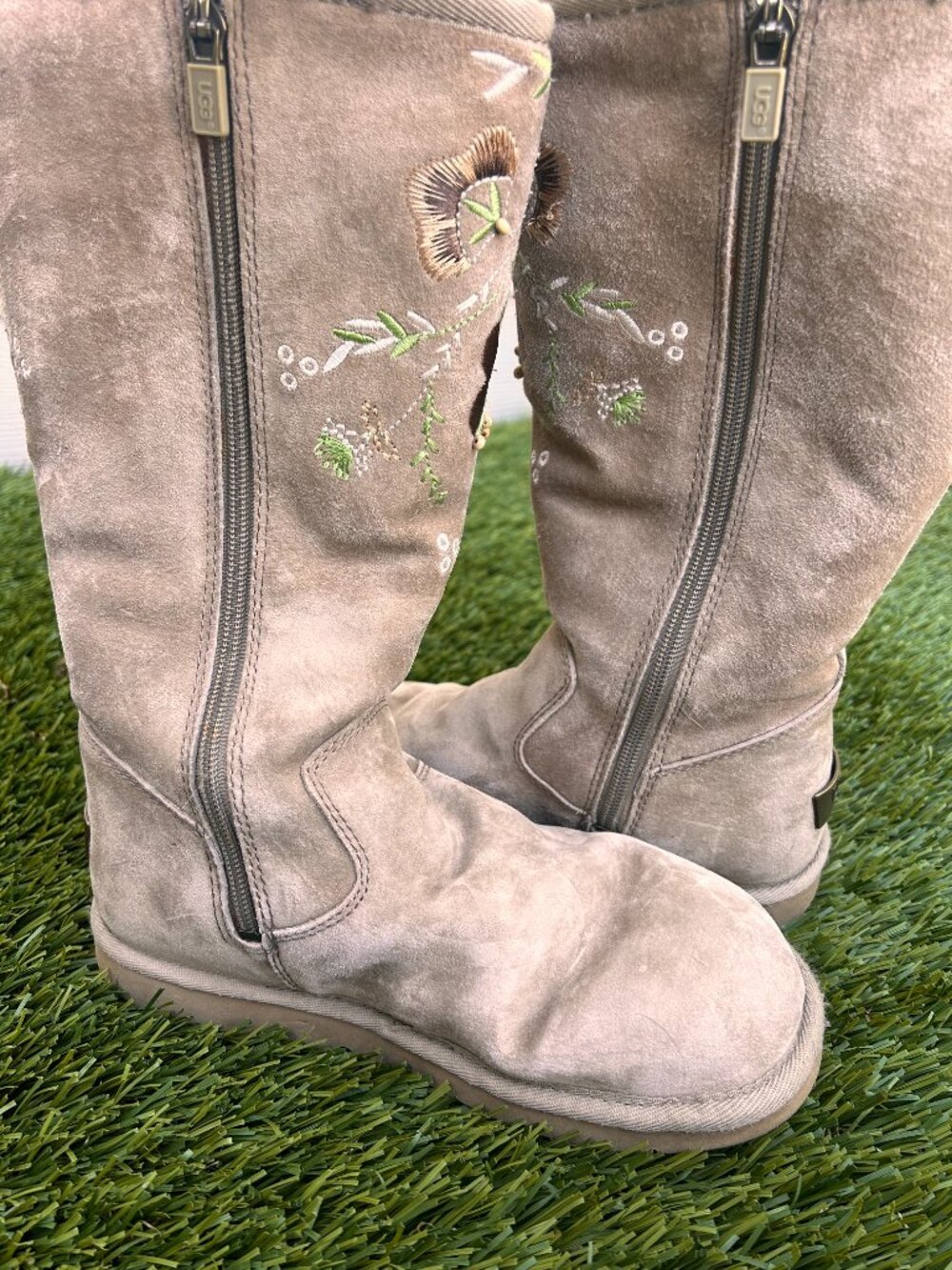 UGG Australia Flower Embroidered Tall Boot Sand Suede Shearling Lining Size 7 - Picture 3 of 7